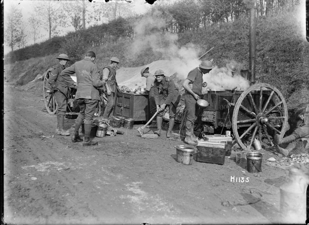 Cooks preparing a meal for New Zealand soldiers near the front. Beaudignies, 29 October 1918.